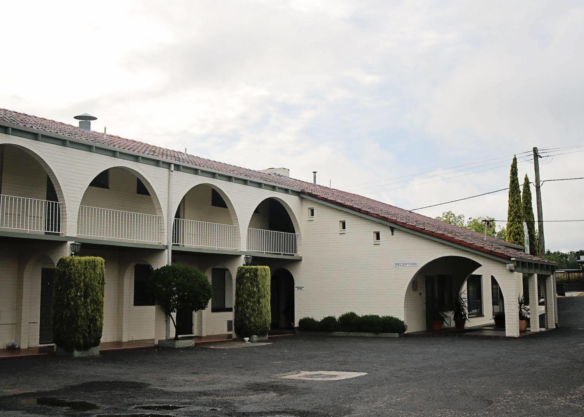 Motel Harriet House Tumut Esterno foto
