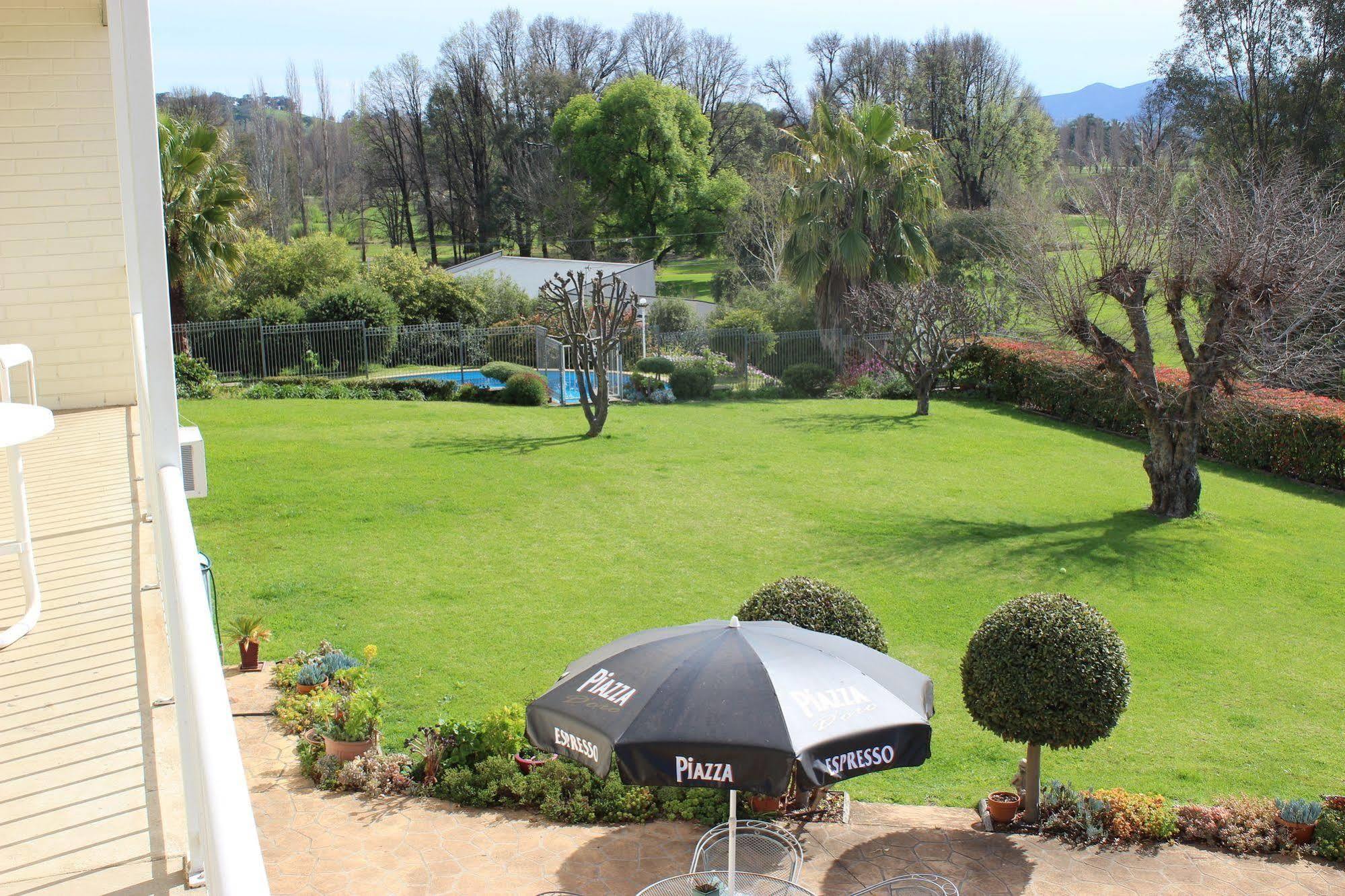 Motel Harriet House Tumut Esterno foto
